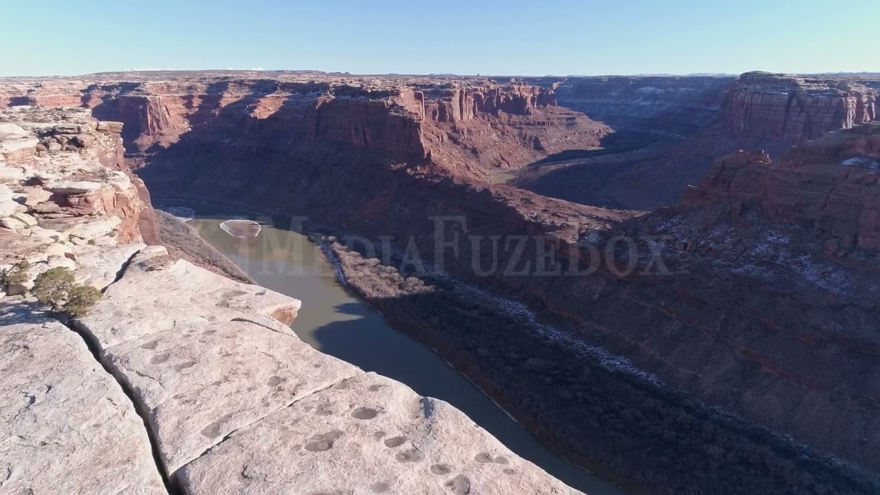 Stock Video - Flying over cliff ledge to view the Green River at Bowknot Bend