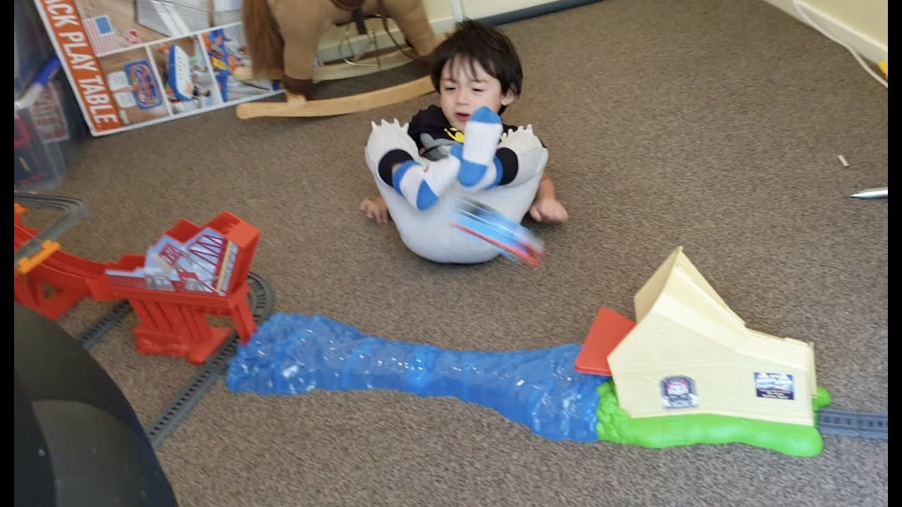 Sam Playing Thomas and Friends Sky High Bridge Jump Trackmaster Train Toy/Thomas Trains