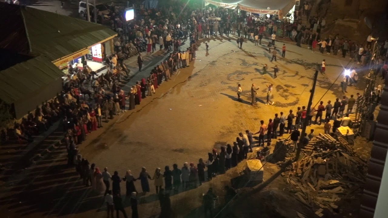 BİNGÖL MAHALLE DÜĞÜNÜ BÖYLE OLUR. (İDRİS BERİTAN)