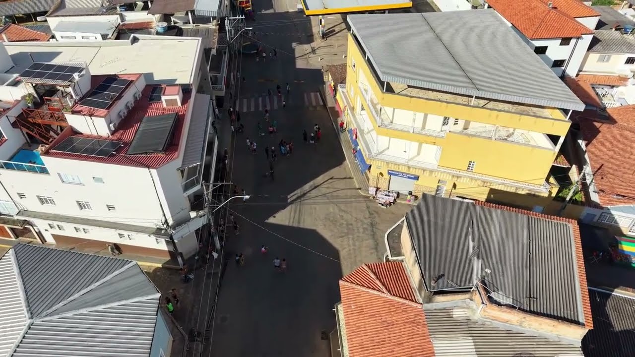 Domingo de carnaval, fim de tarde, um giro rápido pela cidade. 