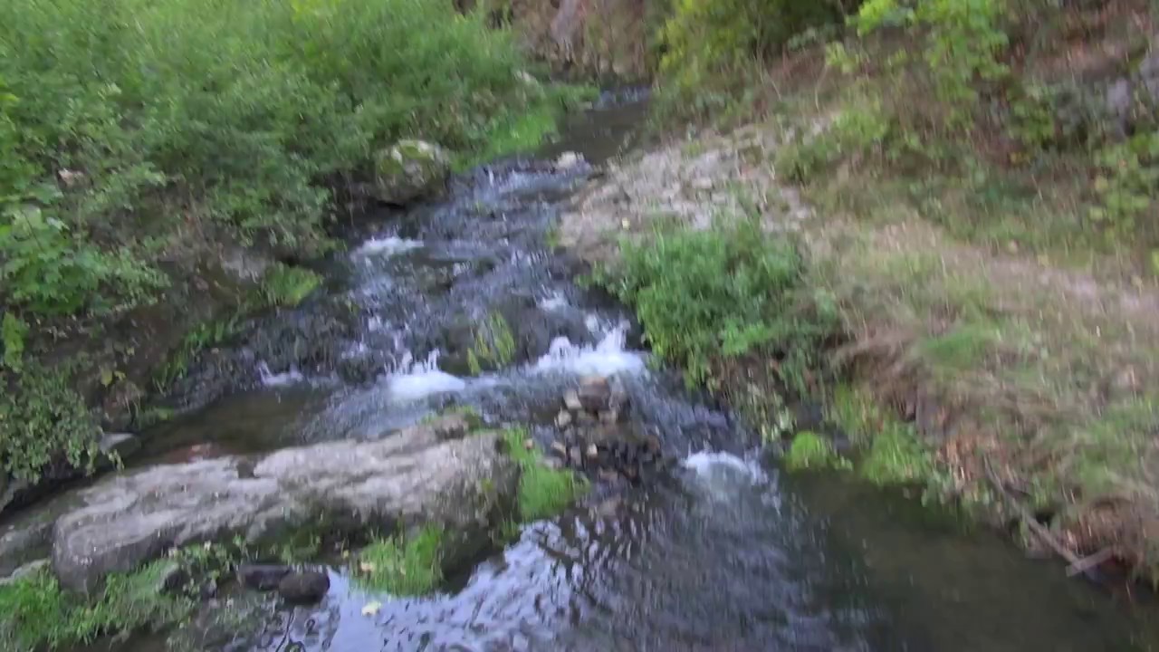 Парк Дивока Шарка. Проход через ущелье.