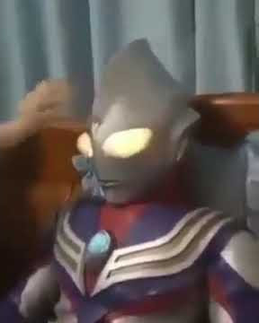 ULTRAMEN DEMAM