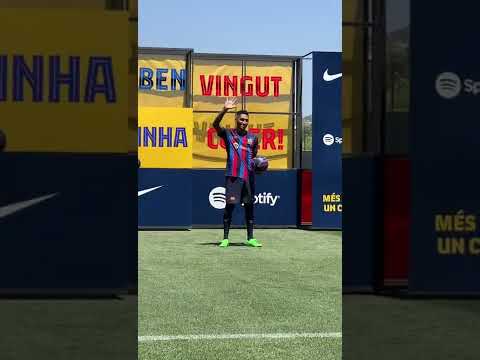 من تقديم رافينها لاعبا لبرشلونه حتى عام2027