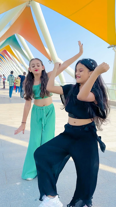 Gulabi Sharara🔥#nandini091013 #dance #trending #youtubeshorts #shorts #viralvideo #short #funny