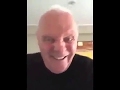 02.Abr.2020 Anthony Hopkins escuchando COMBAT MOSH