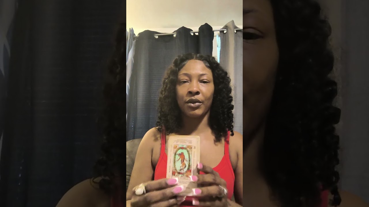 Эта близняшка или сестра ужасно завидует тому, как ты изменила свой внешний вид за кулисами, как ...