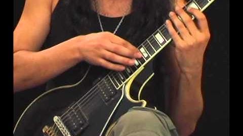 4 Note Per String Tapping Lick in E Aeolian - Lead Guitar Lesson