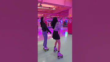 춤추는 소녀 갤럭시s24울트라 Rollerskating 재미 롤러장 Funny 