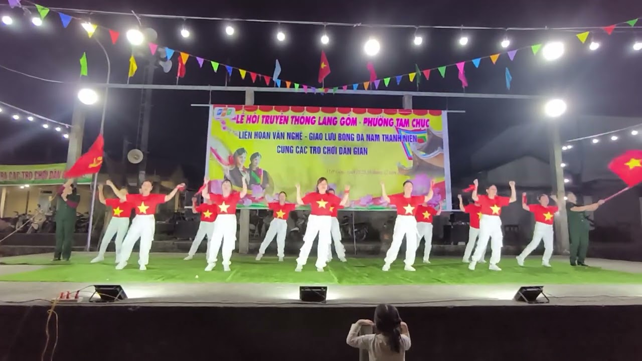 Bác Đang Cùng Chúng Cháu Hành Quân 