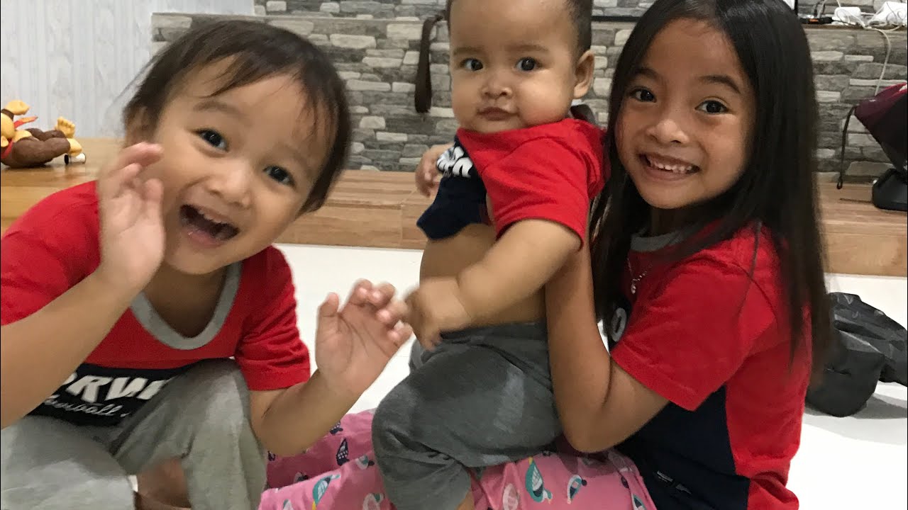  Cara  Memakai  Baju  untuk Balita Little Kenzo sudah bisa 