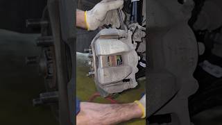 how_to_change_front_brake_pads_on_Honda_Accord_