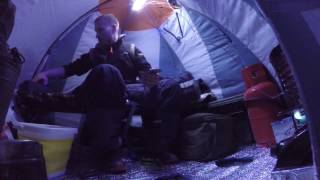 Зимняя рыбалка с ночёвкой при -20 и обустройство палатки.