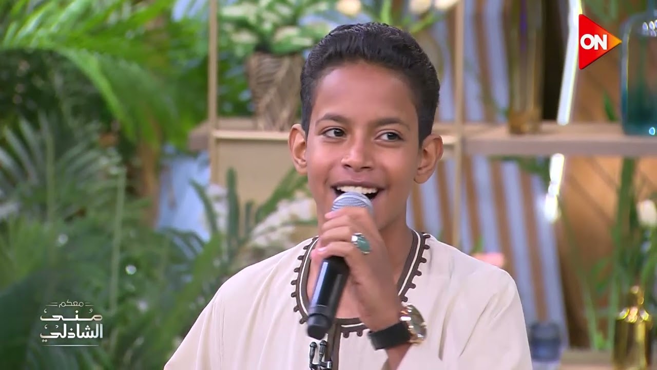  طفل صعيدي يبهر منى الشاذلي بمدح النبي  - المنشد علي ابو الدهب 