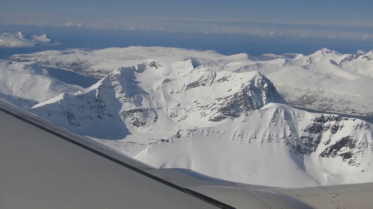Scenic late winter approach into Tromsø airport (4K)