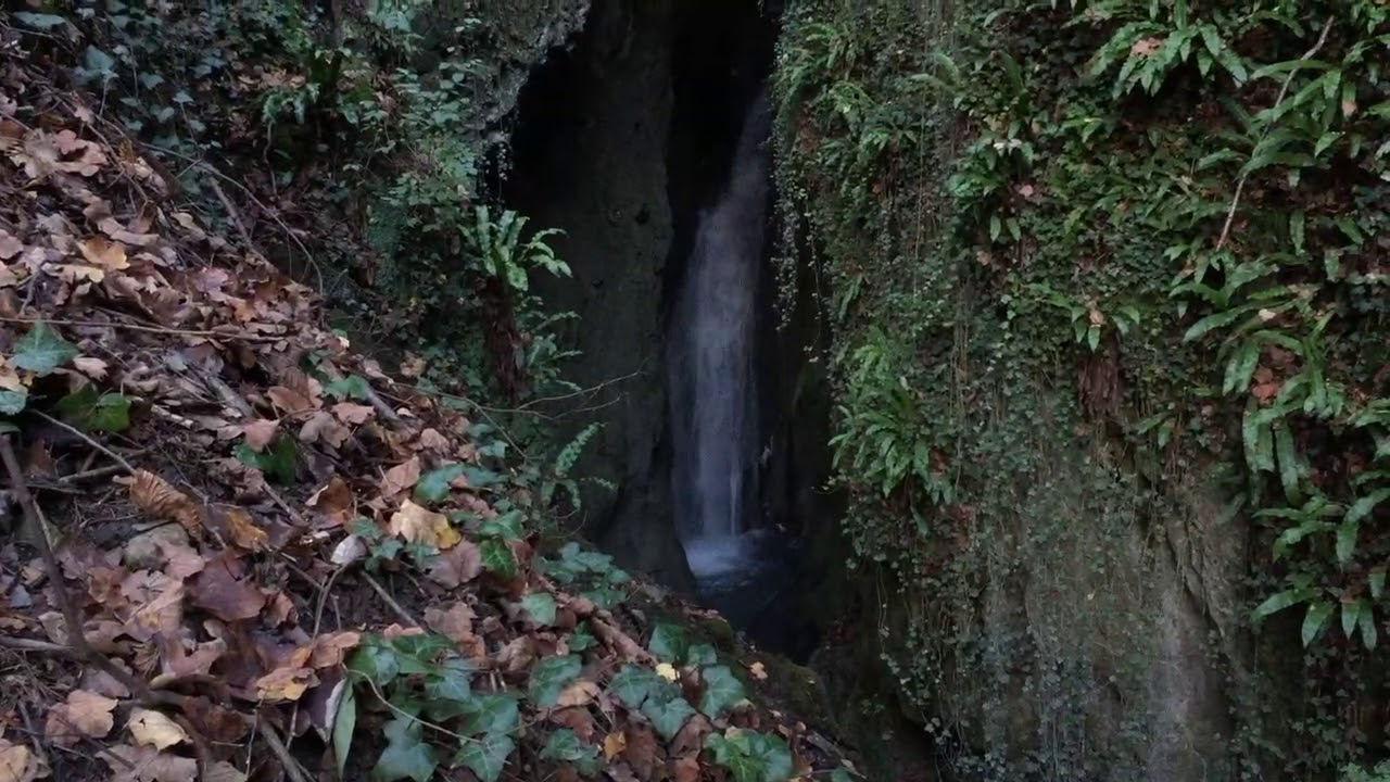 « Caverne des géants », aux gorges de la Salentze - YouTube