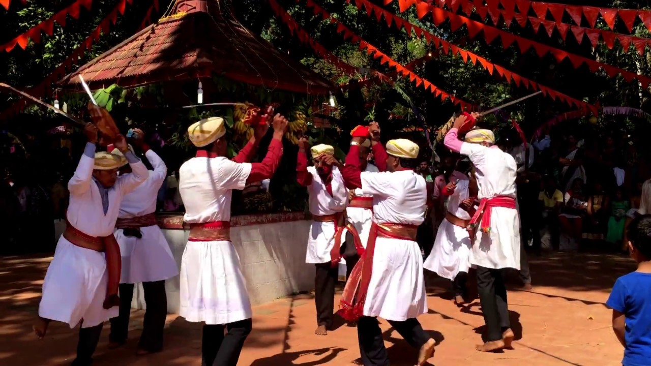 Kodagu Gowdas Suggi Kunitha with Volaga Kodava Gowdas Suggi Kunitha wih Volaga