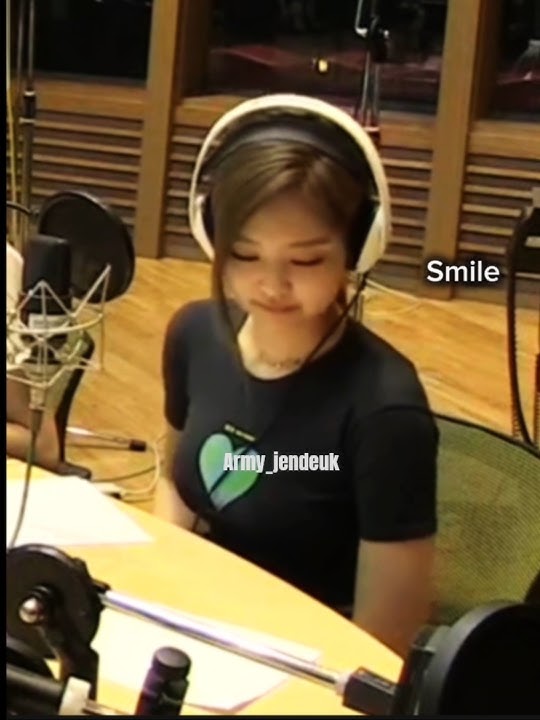 When Taehyung and Jennie name is mention in front of them 🤭 #jennie #taennie #Taehyung #shortvideo