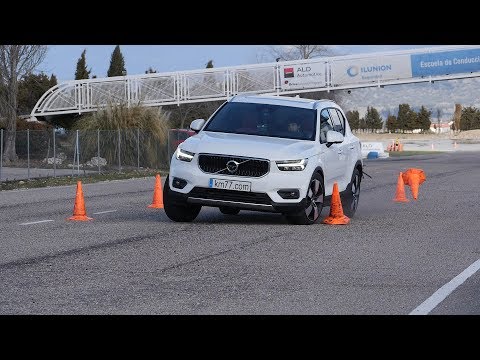 Volvo XC40 2018 - Maniobra de esquiva (moose test) y eslalon | km77.com