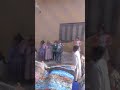 البنات الصغيرة في انتظار فرح في سيوة