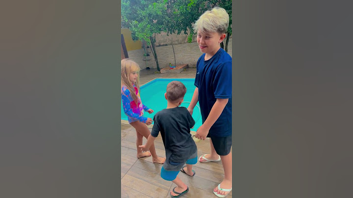 Clarinha e Yuri briga do caiu na piscina