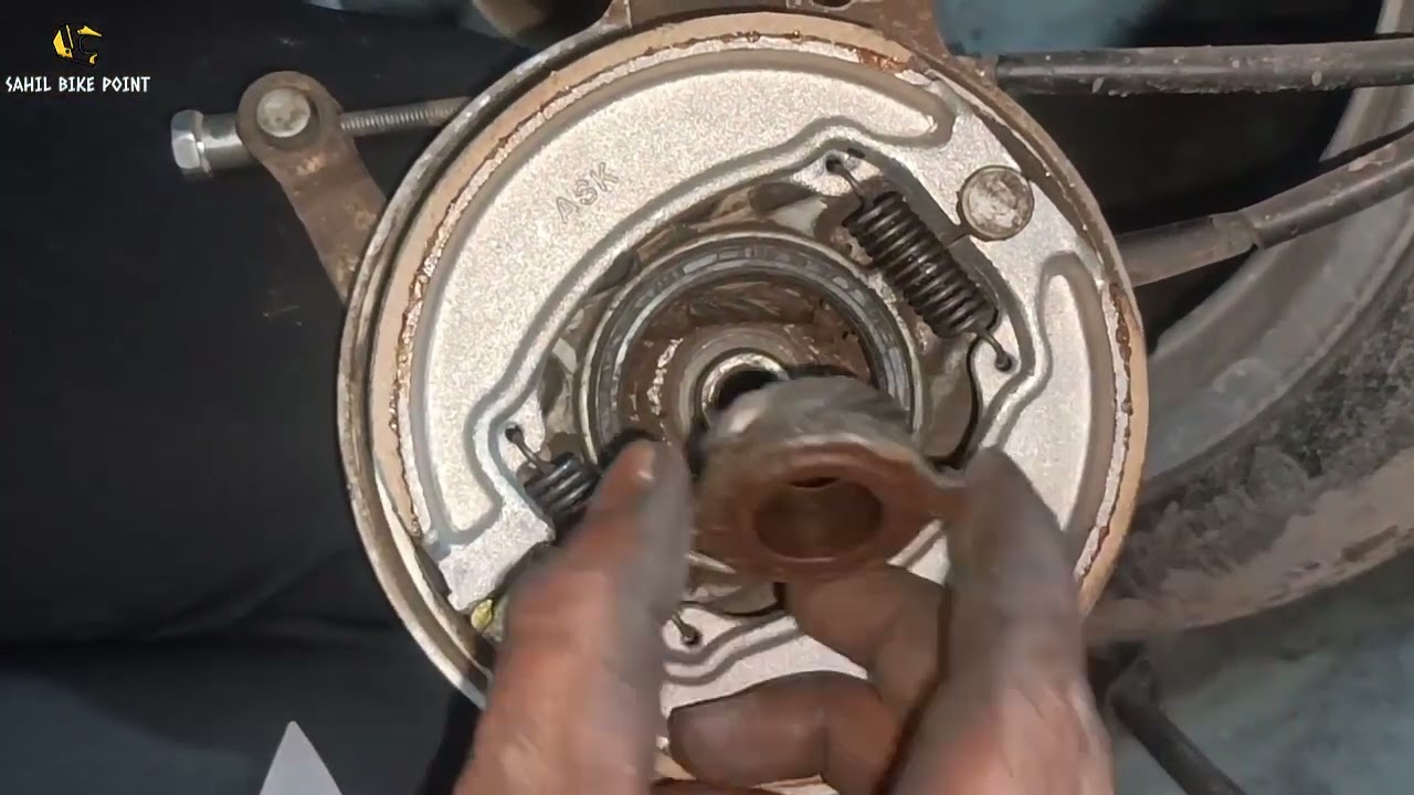 Hero Splendor Plus Front Wheel Brake Shoes Change ⚙️🔧