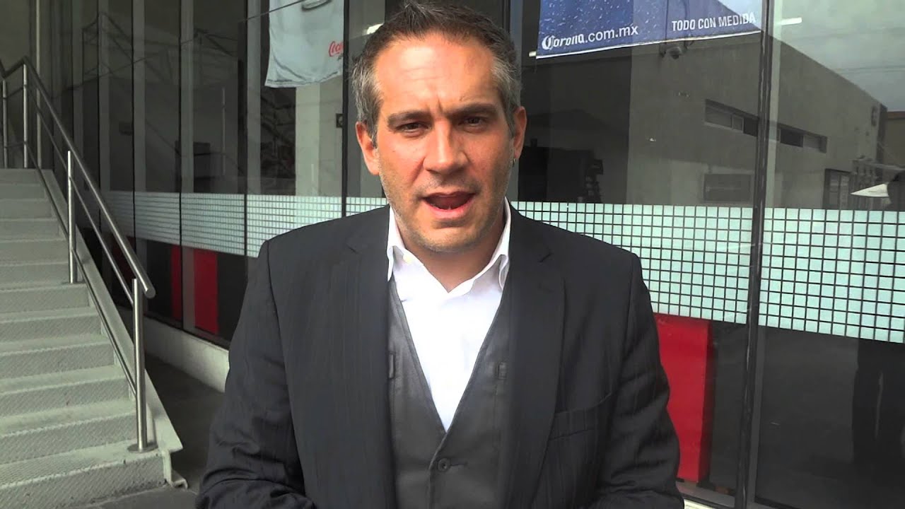 Arath De La Torre - Saluda A la Banda De ALaFuga.Com