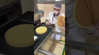 Thumbnail for This Lying Position Is So Comfortable. #Satisfying #Mooncake