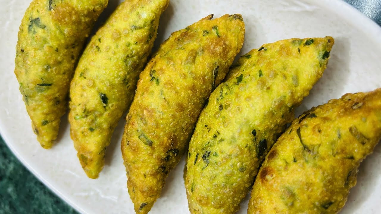 Crispy Aloo Methi Gujiya Recipe | Step by Step Easy Nashta | Perfect Tea Time Snack