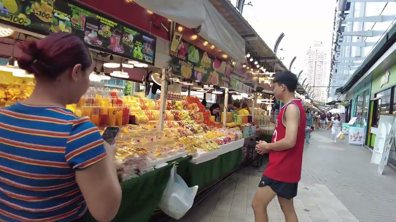 Bangkok Street Walk: From Pratunam Market to CentralWorld