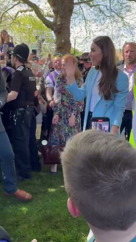 Boy Flirts with Princess Kate at Windsor Coronation Big Lunch 🤭