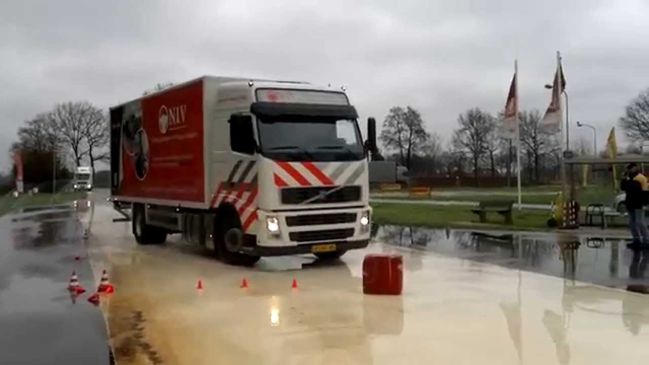 Nascholing voor code 95 op de slipbaan bij het NIV