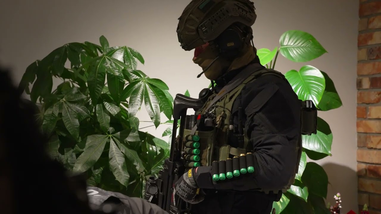 KWP Gdańsk - policjanci i żandarmi zatrzymali 3 podejrzanych związanych ze środ. pseudokibiców