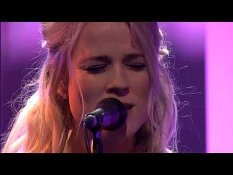 The Common Linnets - Love goes on - DWDD 12-03-14