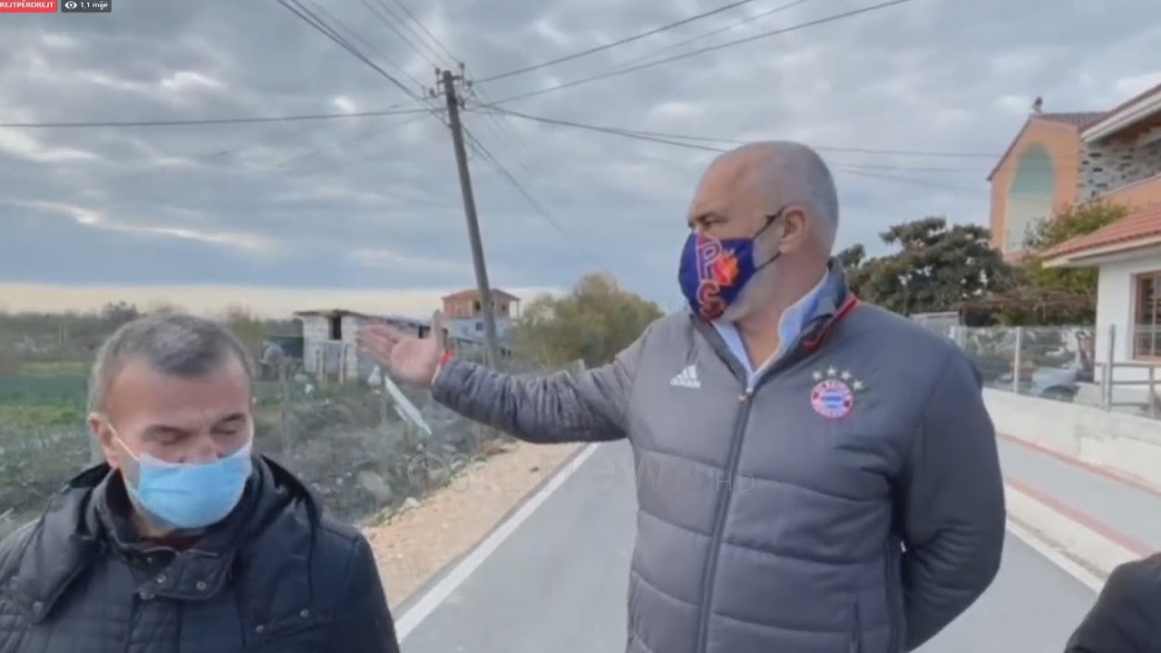 Ora News - Rama kapet me qenin në Lushnje: Po s’i s’u lodhe?!