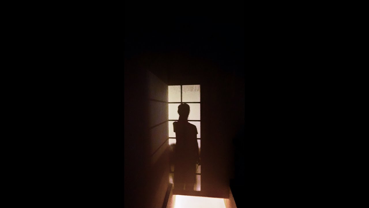 黑暗角落里的人