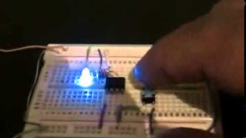 MicroCode Studio y PBP: Blinking LEDs con el PIC12F675