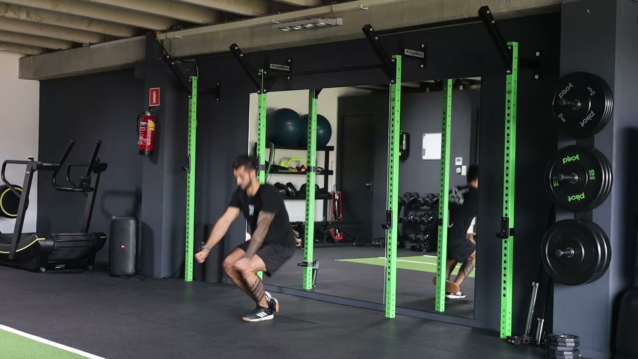 Crossed Feet Deep Squat | Hip Mobility & Leg Strength | KEBKO Personal Training Amsterdam Noord