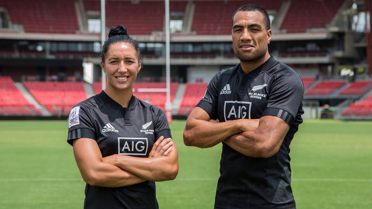 Sydney captain's photo with Sarah Hirini and Sione Molia