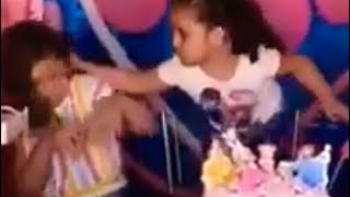 بنت بتغار  من اختها الصغيرة في عيد ميلادها وأختها تضربها فيديو مؤثر لايك واشتراك لمزيد من الفيديوهات