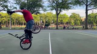 Double Whiplash to Hitchhiker to Cliffhanger to halfhiker #bmxflatland #flatlandbmx Robert Victoria