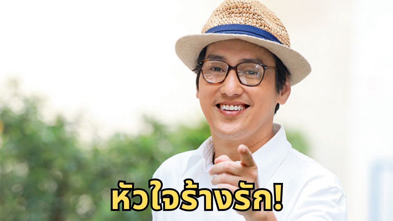 ละคร ทายาทหมายเลข 1 2568 ในโลกธุรกิจที่อำนาจคือสิ่งสูงสุด การจากไปของ ธารา รพีธาดา ผู้เป็นดั่งเสาหลักของอาณาจักรค้าปลีกสยามรพี ไม่ได้นำมาซึ่งความอาลัย หากแต่เป็นเสียงสัญญาณแห่งสงครามชิงบัลลังก์ เมื่อโชคชะตาเล่นตลกกับอุบัติเหตุเครื่องบินตก ลูกชายอย่าง นที ต้องลุกขึ้นสวมเกราะเหล็กเพื่อปกป้องมรดกที่กำลังจะพังทลายลงด้วยน้ำมือของคนในครอบครัว การทรยศของญาติสนิทอย่าง พศิน และ จารึก เป็นเพียงจุดเริ่มต้นของเกมอำนาจที่ไร้ซึ่งความเมตตา ท่ามกลางสมรภูมิที่ศัตรูภายนอกรุมล้อม ความลับดำมืดและความแค้นในอดีตกำลังจะถูกเปิดโปงออกมาพร้อมกับชัยชนะของผู้ที่แข็งแกร่งที่สุดเท่านั้น 6 hq720