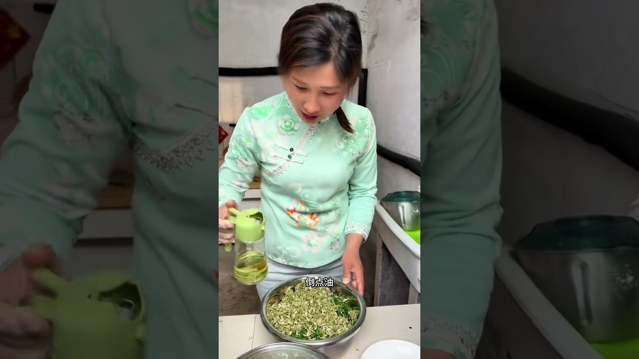 吃龙虾的季节，必须来一份麻辣的才过瘾，今天婆婆要吃，变成精居然买的龙虾尾，原本以为是偏爱，结果……#记录我的农村生活 #龙虾 #新农人计划2025