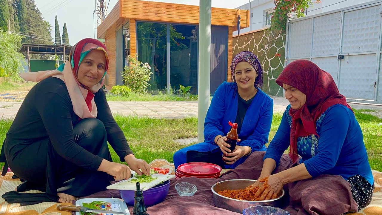KÖY EVİ KOMŞUMUZ HATİCE ABLA GELDİ ~ EN LEZZETLİ KISIR YEMEĞİ YAPTIK