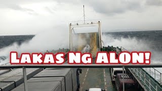 Ang lakas Ng Alon !Napasok na sa ferryboat!