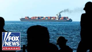 JUST IN: Chinese SUPERTANKER passes through Strait of Hormuz