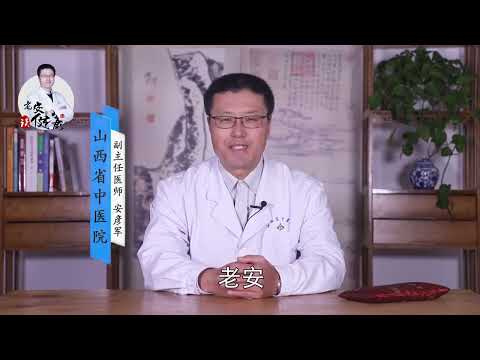 黑木耳加大蒜：预防血栓、缓解胸闷、胸痛、头晕、呼吸不畅。黑木耳：血管清道夫、降血脂、抗血栓。大蒜：降脂、降压、预防动脉硬化、软化血管、预防心血管疾病。【老安谈健康】