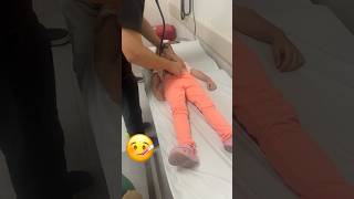 Doktor Badeyi Muayene Ediyor