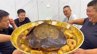 Turtle stew with bullwhip, fat brother and brother have a big bowl of drinking, too tonic!