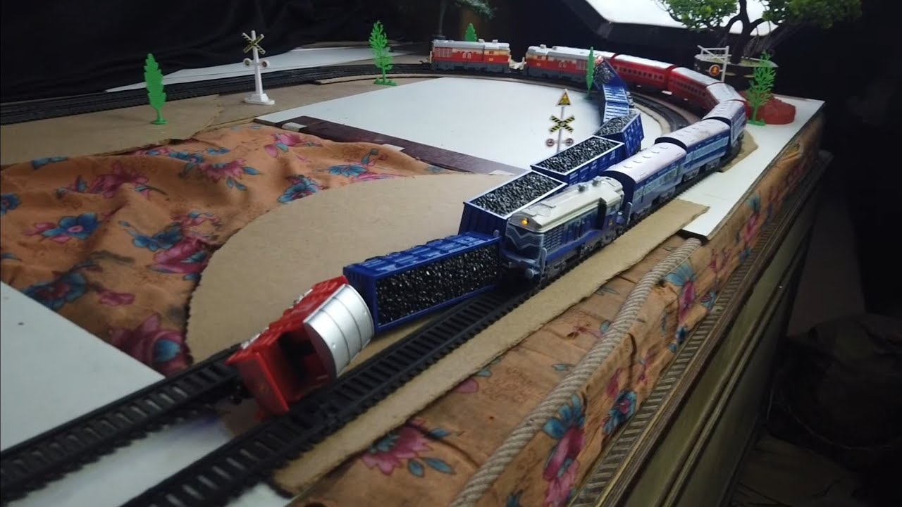 Centy Toy Train | Parallel Loop Track Runnung 😍 #centytoy #train - YouTube