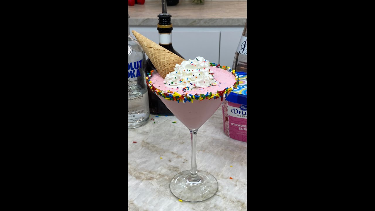 Strawberry Ice Cream Martini 🍦🍓 